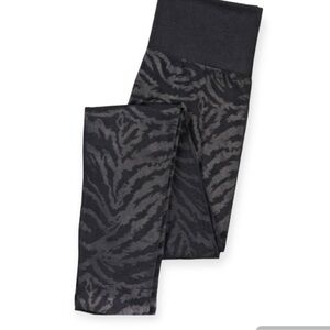 Wonderly Studio‎ Gray Animal Print Leggings​​